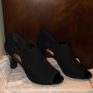 Size 8 Marbella booties Black